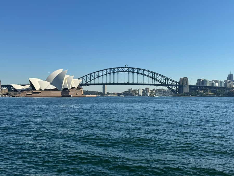 1/2 day Sydney Sightseeing and Bondi Beach Tour - Starting at Cadman’s Cottage: a smart way to begin