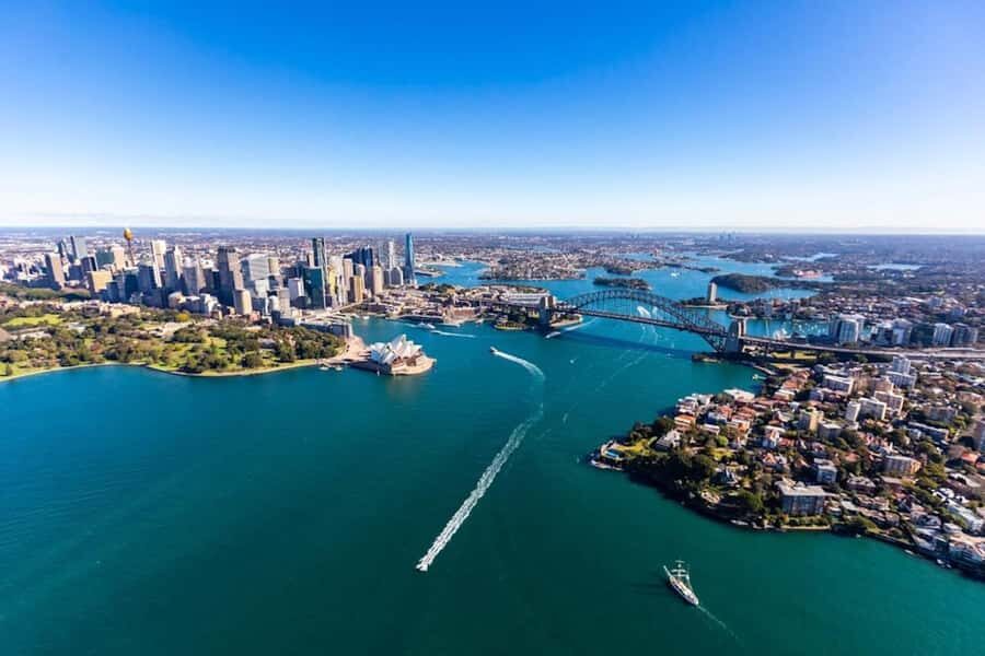 30 Minute Shared Sydney Harbour Scenic Helicopter Tour - The return over Sydney Harbour: Bridge, Opera House, and skyline