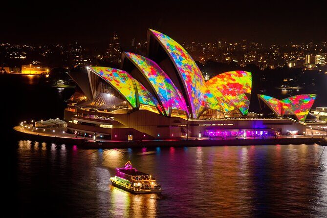 Christmas Day Dinner Cruise on Sydney Harbour - Music and dancing: a Christmas vibe you can actually join