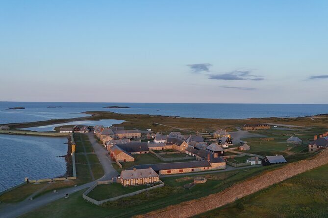 Fortress of Louisbourg Tour: Explore 18th Century History - Transport, pickup, and small-group comfort that keeps things sane