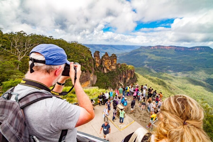 From Sydney: Blue Mountains, Scenic World, Zoo, & Ferry Ride - Who should book this Blue Mountains + Zoo + ferry tour