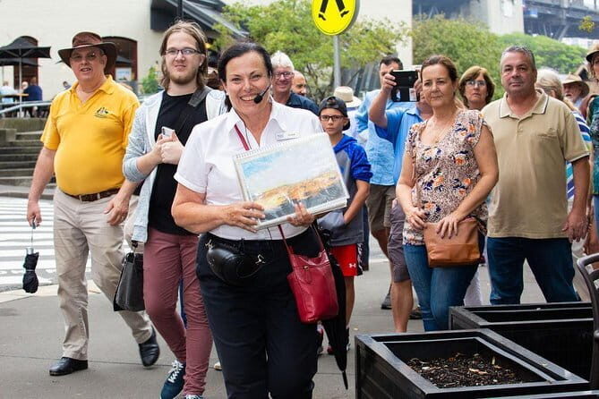 Guided Walking Tour in the Blue Mountains - Hidden Treasures - Lincoln’s Rock on Kings Tableland: a guided walk with a famous rock payoff