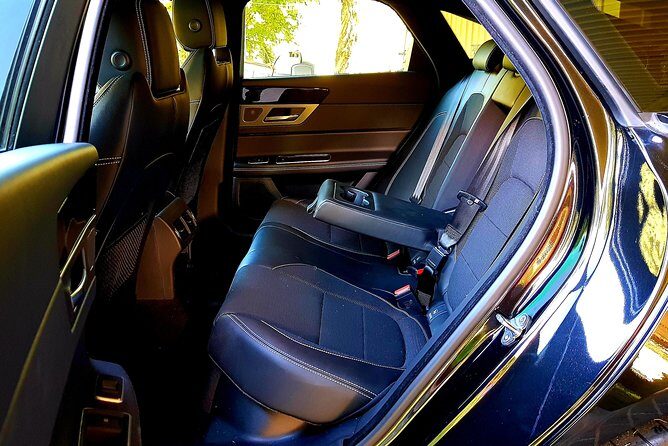 Limoroo, Airport Transfers and Luxe Door to Door Service. - Booking timing and what to confirm before you go