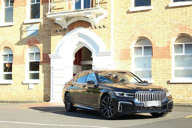 Luxury Sydney Airport Departure Transfer - Sedan/SUV - On the road in a luxury sedan or SUV
