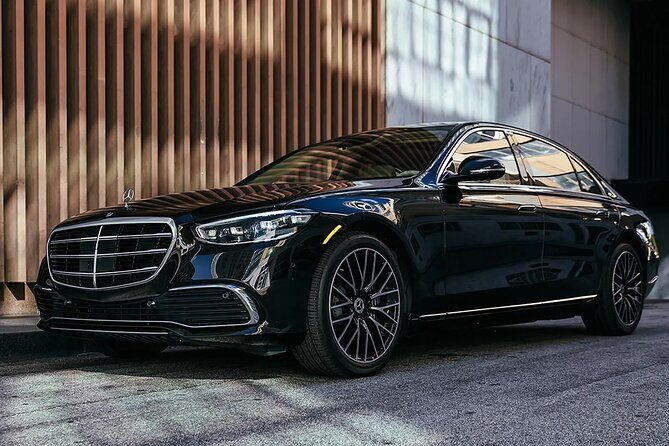 Premium Private Transfer FROM Sydney CBD/Downtown to Sydney Airport 1-11 people - Driver tracking and communication: the hidden quality-of-life upgrade