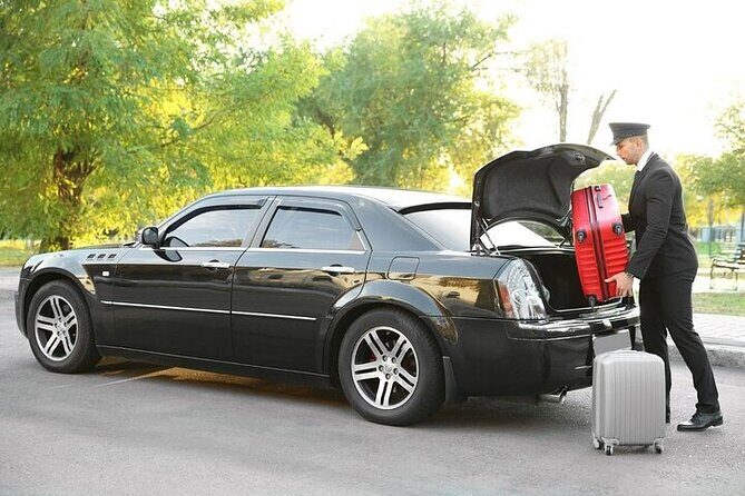 Private One-Way Airport Transfer from Sydney Airport to Sydney - Picking Up at Sydney Kingsford Smith: The Meet-and-Greet Advantage