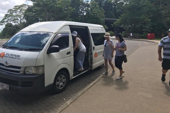 Private Transfer FROM Sydney Airport to Sydney CBD 1 to 5 people - Where Your Driver Meets You at Sydney Airport