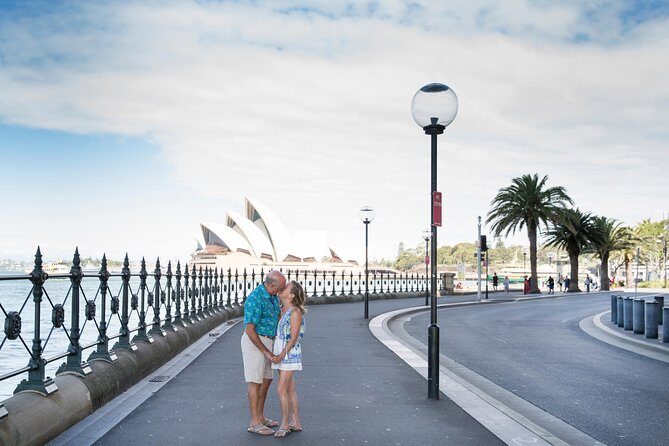 Private Vacation Photography Session with Local Photographer in Sydney - Timing, meeting point, and staying relaxed on location