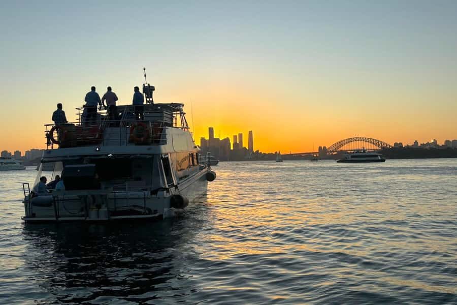 Sydney: Golden Glow Sunset Harbour Cruise with 1 Drink - Group size and atmosphere: relaxed, friendly, and usually easygoing