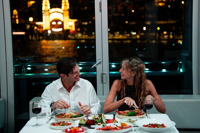 Sydney Harbour: 2h Glass Boat Dinner Cruise with Wine Pairing - Service on board: when the staff makes the difference