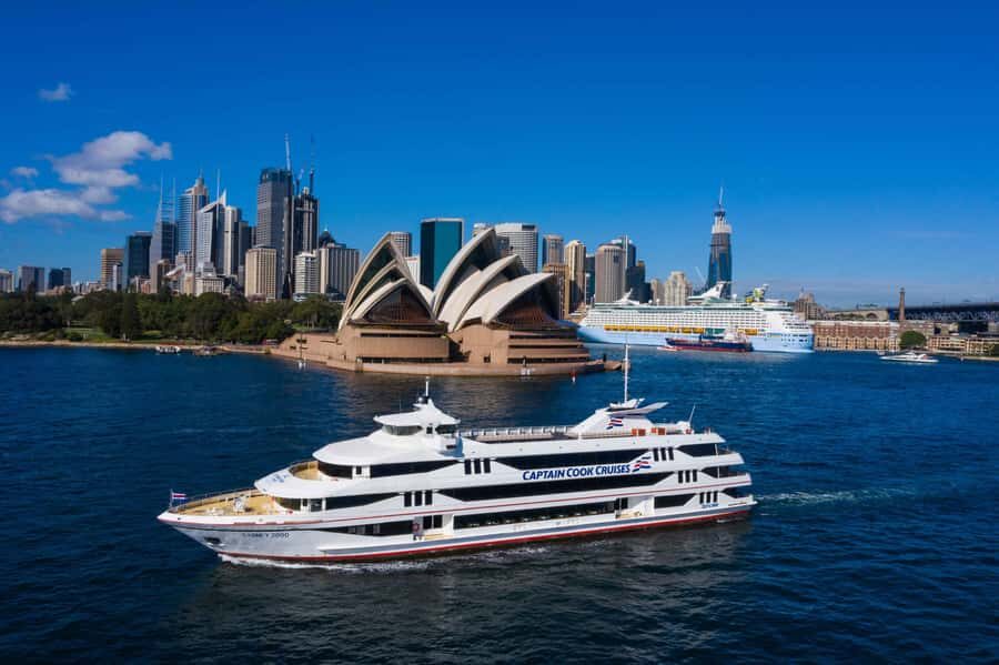 Sydney: Harbour Lunch Cruise with 2 or 3-Course Menu - Getting on board at Darling Harbour King Street Wharf 1