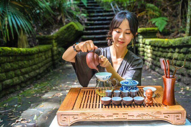 Sydney Private Food Walking Tour With Locals: The 10 Tastings - Drinks, sharing, and portion size expectations