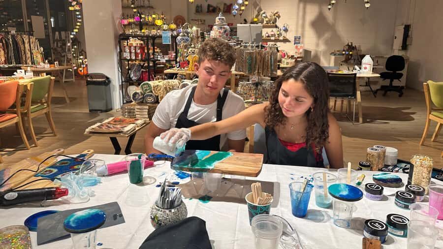 Sydney: Resin Art Classes - Cheeseboards & Coasters - Getting Started at Art Masterclass Sydney (and how the class feels)