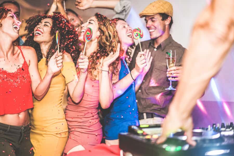 Sydney: Retro Party Cruise in Sydney Harbour with Snacks - Making the most of your 3-hour cruise (timeline you should plan around)