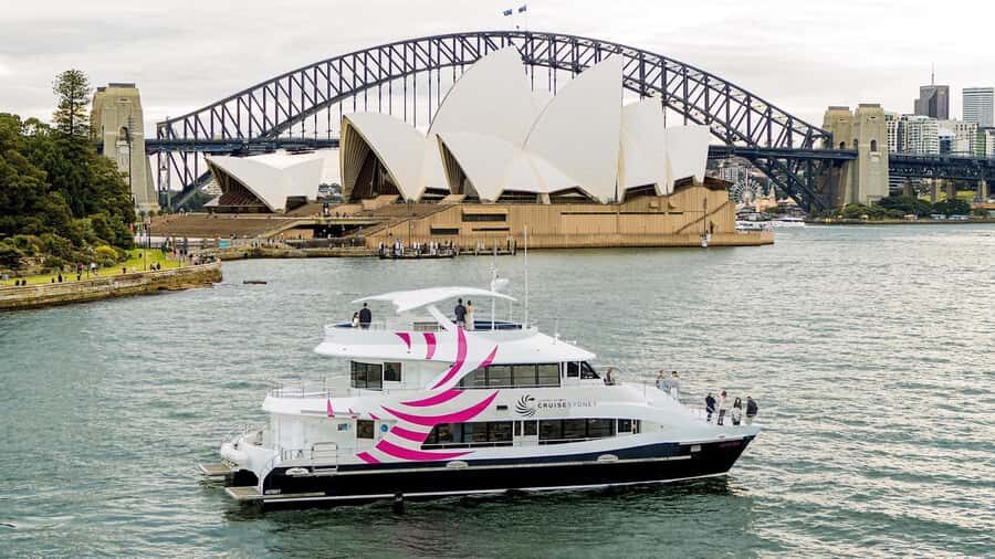 Sydney: Sydney Harbor Lunch Cruise with Welcome Drink - What you’re eating: a real lunch, not just a snack
