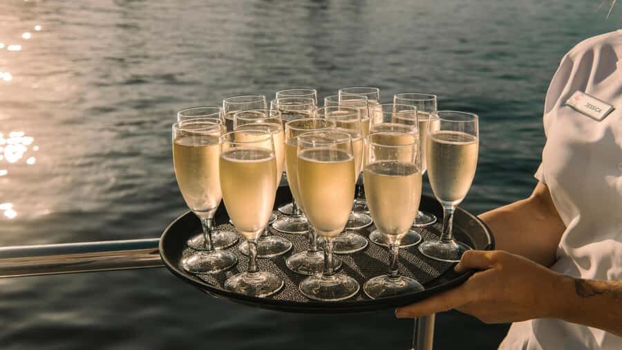 Sydney: Sydney Harbor Lunch Cruise with Welcome Drink - The route: where the iconic sights show up (and when)