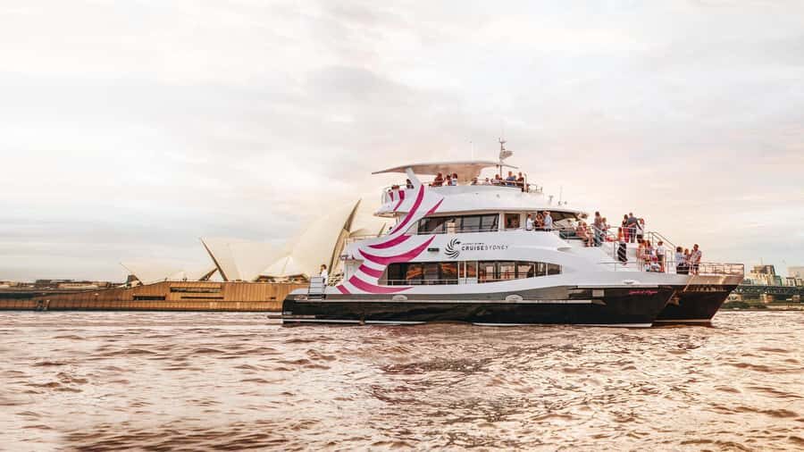 Sydney: Sydney Harbor Lunch Cruise with Welcome Drink - On-board comfort: what the Migloo vessel adds to the experience