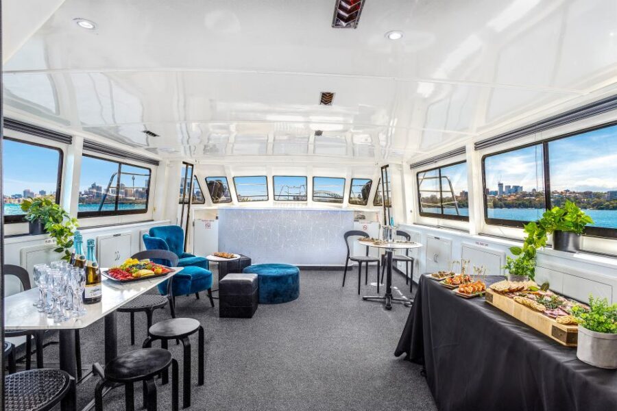 Sydney: Vivid Harbour Cruise with Canapes - How long is 90 minutes, really?
